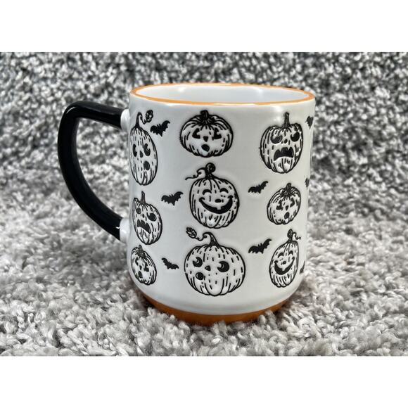 Halloween Bats Pumpkins Embossed Hand Painted 16 oz Coffee Mug inHomestyle 2020 - Picture 1 of 10